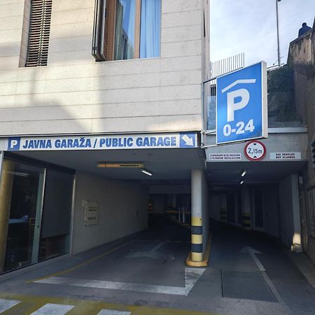 Apartment Central Old Town With Private Indoor Garage Parking Split Exterior photo