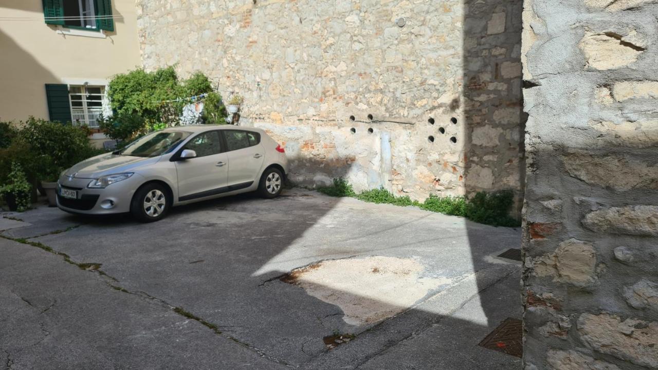 Apartment Central Old Town With Private Indoor Garage Parking Split Exterior photo