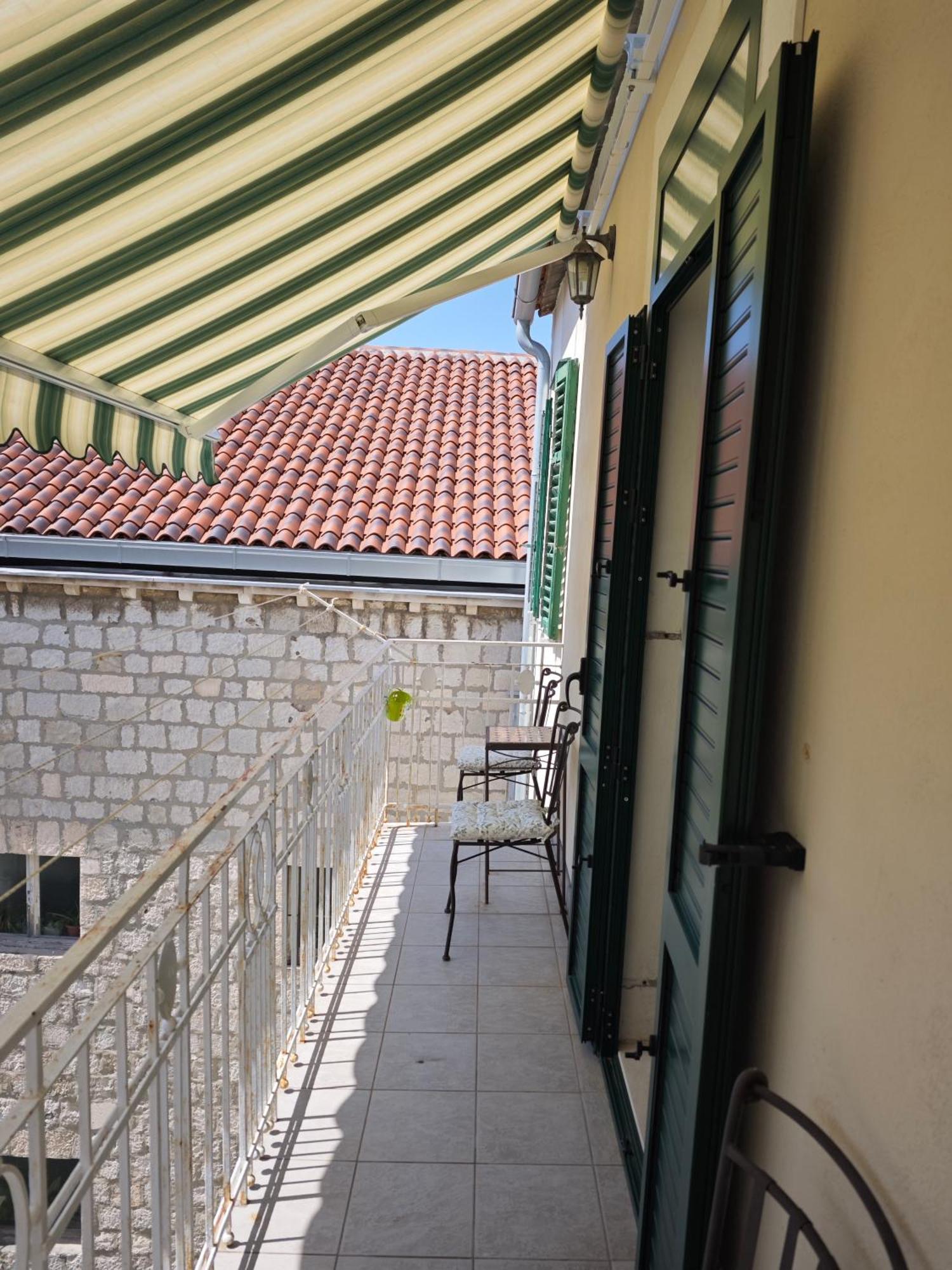 Apartment Central Old Town With Private Indoor Garage Parking Split Exterior photo